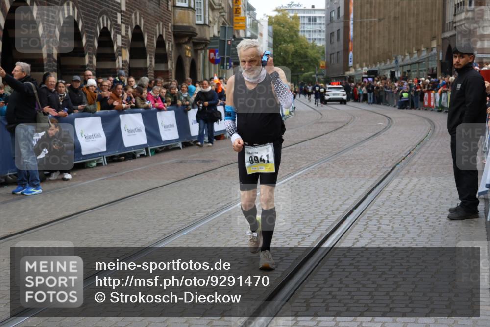 05.10.2025 - 20. swb-Marathon Bremen Strokosch-Dieckow http://msf.ph/oto/9291470 05.10.2025 11:26:27 Ziel 9941 meine-sportfotos.de