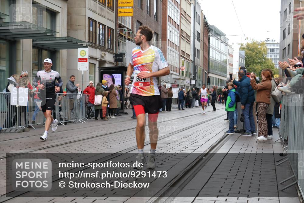 05.10.2025 - 20. swb-Marathon Bremen Strokosch-Dieckow http://msf.ph/oto/9291473 05.10.2025 12:39:41 Ziel 964, 1528, 1714, 2138, 964, 1528, 1714, 2138 meine-sportfotos.de