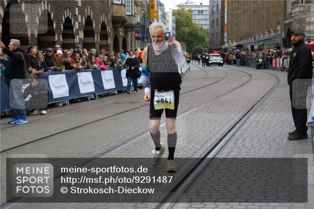 05.10.2025 - 20. swb-Marathon Bremen Strokosch-Dieckow http://msf.ph/oto/9291487 05.10.2025 11:26:27 Ziel 9941 meine-sportfotos.de