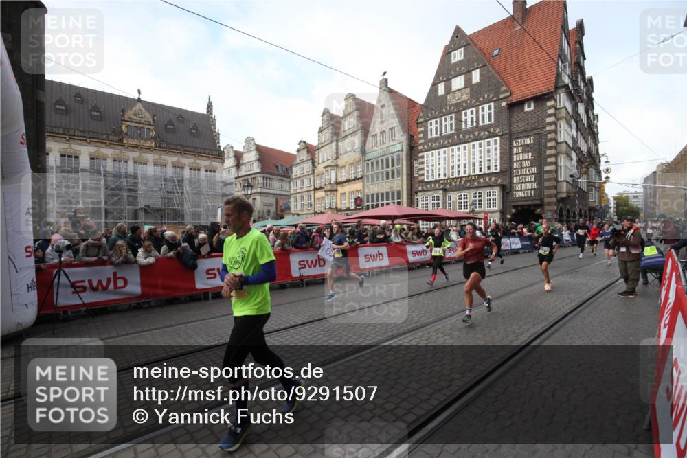 05.10.2025 - 20. swb-Marathon Bremen Yannick Fuchs http://msf.ph/oto/9291507 05.10.2025 10:53:27 Ziel 7193, 7251, 9263, 9539, 9717, 9868, 10057, 10302, 10317, 10335, 11174, 11616 meine-sportfotos.de