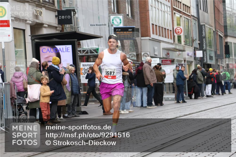 05.10.2025 - 20. swb-Marathon Bremen Strokosch-Dieckow http://msf.ph/oto/9291516 05.10.2025 12:39:44 Ziel 964, 1528, 1714, 2138, 964, 1528, 1714, 2138 meine-sportfotos.de