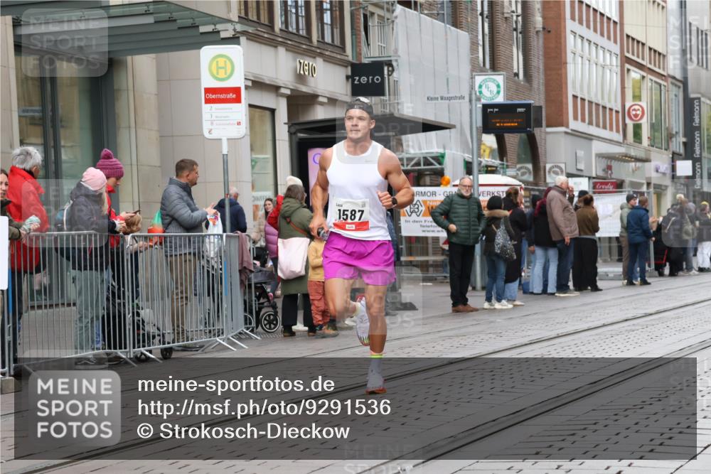 05.10.2025 - 20. swb-Marathon Bremen Strokosch-Dieckow http://msf.ph/oto/9291536 05.10.2025 12:39:45 Ziel 964, 1528, 1714, 2138, 964, 1528, 1714, 2138 meine-sportfotos.de