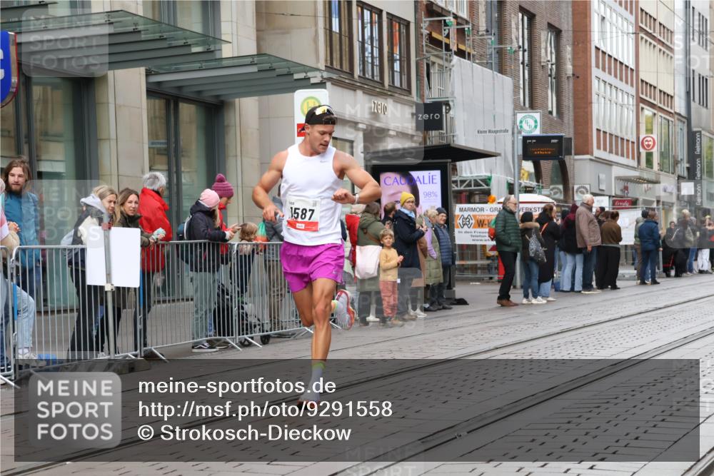05.10.2025 - 20. swb-Marathon Bremen Strokosch-Dieckow http://msf.ph/oto/9291558 05.10.2025 12:39:46 Ziel 964, 1528, 1714, 2138, 964, 1528, 1714, 2138 meine-sportfotos.de