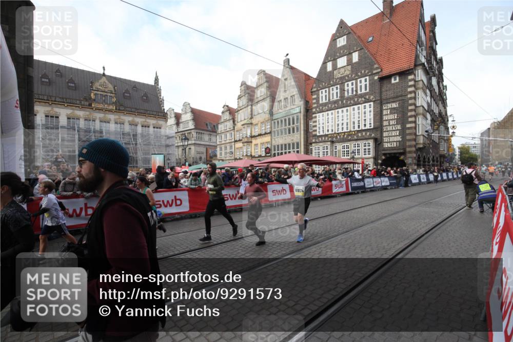 05.10.2025 - 20. swb-Marathon Bremen Yannick Fuchs http://msf.ph/oto/9291573 05.10.2025 10:53:34 Ziel 9957, 10369, 10468, 10655, 10934, 11545, 11716 meine-sportfotos.de