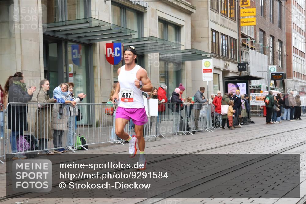 05.10.2025 - 20. swb-Marathon Bremen Strokosch-Dieckow http://msf.ph/oto/9291584 05.10.2025 12:39:47 Ziel 964, 1528, 1714, 2138, 964, 1528, 1714, 2138 meine-sportfotos.de