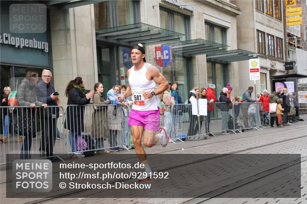05.10.2025 - 20. swb-Marathon Bremen Strokosch-Dieckow http://msf.ph/oto/9291592 05.10.2025 12:39:47 Ziel 964, 1528, 1714, 2138, 964, 1528, 1714, 2138 meine-sportfotos.de