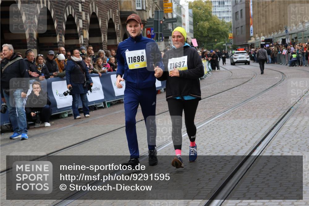 05.10.2025 - 20. swb-Marathon Bremen Strokosch-Dieckow http://msf.ph/oto/9291595 05.10.2025 11:26:54 Ziel 10153, 11697, 11698 meine-sportfotos.de
