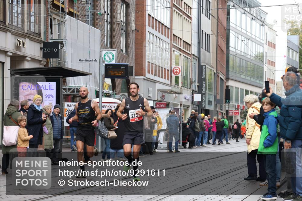 05.10.2025 - 20. swb-Marathon Bremen Strokosch-Dieckow http://msf.ph/oto/9291611 05.10.2025 12:39:55 Ziel 1714, 2138, 1714, 2138 meine-sportfotos.de