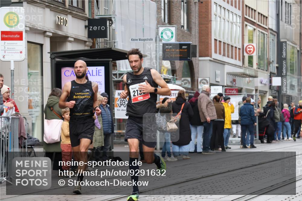 05.10.2025 - 20. swb-Marathon Bremen Strokosch-Dieckow http://msf.ph/oto/9291632 05.10.2025 12:39:56 Ziel 4, 1714, 2138, 4, 1714, 2138 meine-sportfotos.de