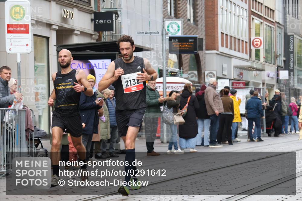 05.10.2025 - 20. swb-Marathon Bremen Strokosch-Dieckow http://msf.ph/oto/9291642 05.10.2025 12:39:56 Ziel 4, 1714, 2138, 4, 1714, 2138 meine-sportfotos.de