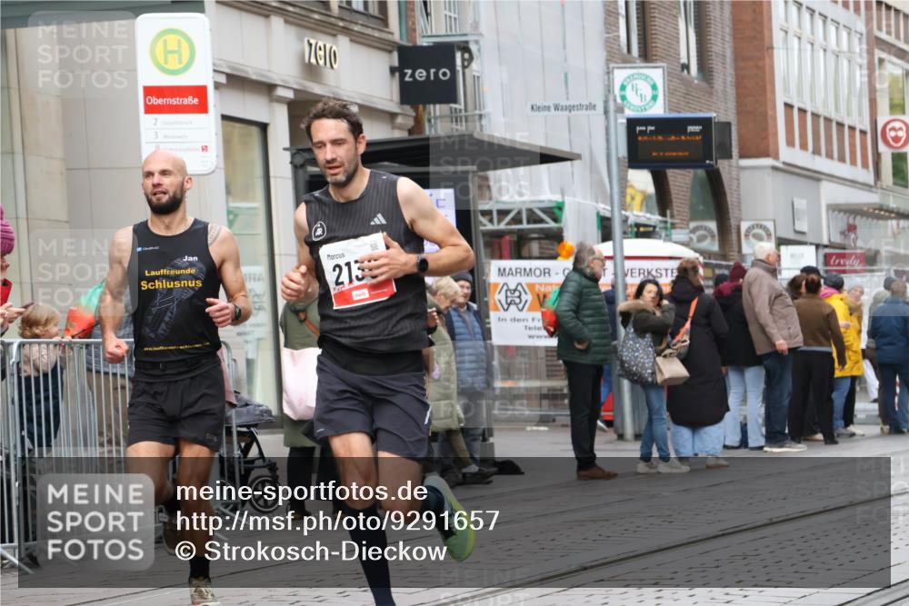 05.10.2025 - 20. swb-Marathon Bremen Strokosch-Dieckow http://msf.ph/oto/9291657 05.10.2025 12:39:57 Ziel 4, 1714, 2138, 4, 1714, 2138 meine-sportfotos.de