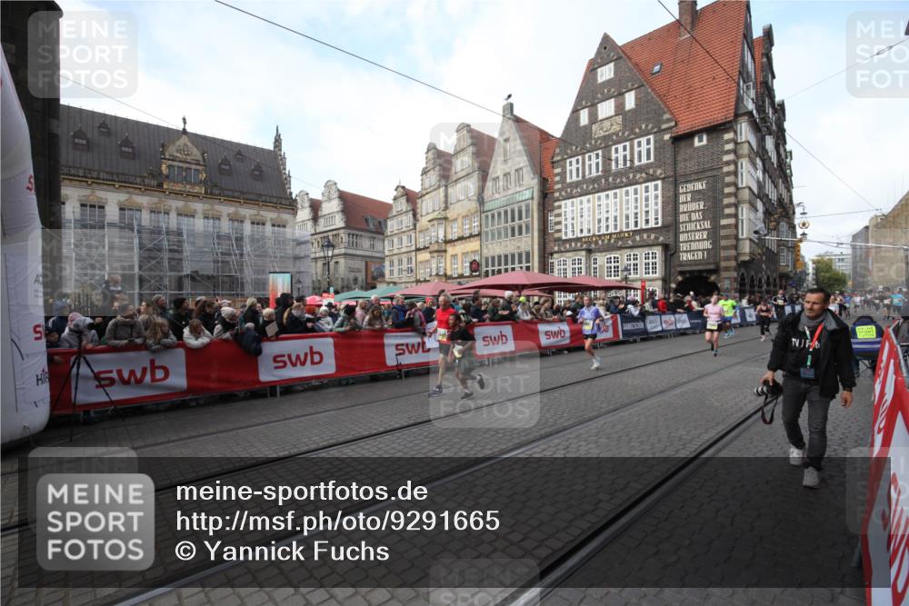 05.10.2025 - 20. swb-Marathon Bremen Yannick Fuchs http://msf.ph/oto/9291665 05.10.2025 10:53:56 Ziel 9456, 9701, 10046, 10616, 10696, 11445, 11533 meine-sportfotos.de