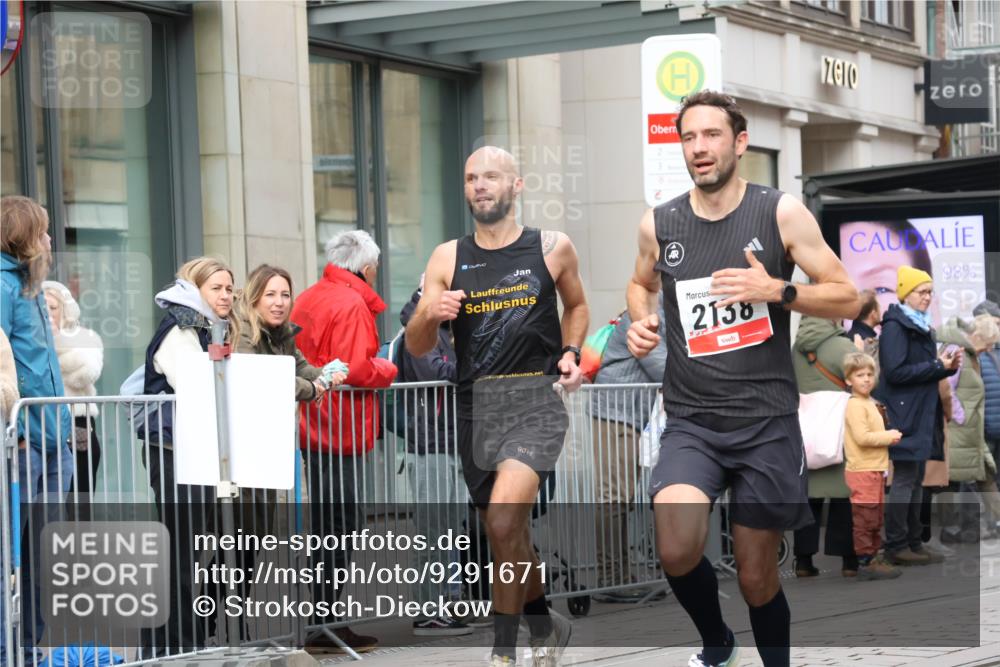 05.10.2025 - 20. swb-Marathon Bremen Strokosch-Dieckow http://msf.ph/oto/9291671 05.10.2025 12:39:57 Ziel 4, 1714, 2138, 4, 1714, 2138 meine-sportfotos.de