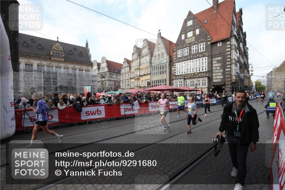 05.10.2025 - 20. swb-Marathon Bremen Yannick Fuchs http://msf.ph/oto/9291680 05.10.2025 10:53:59 Ziel 9456, 9548, 9701, 10046, 10163, 10484, 10616, 10785, 11152, 11533 meine-sportfotos.de