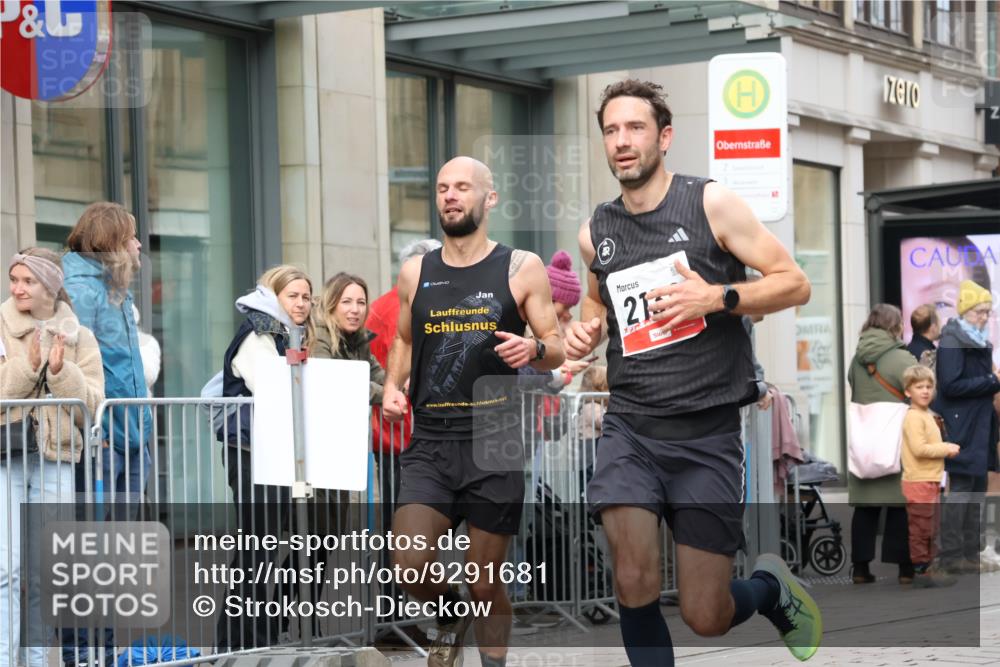 05.10.2025 - 20. swb-Marathon Bremen Strokosch-Dieckow http://msf.ph/oto/9291681 05.10.2025 12:39:58 Ziel 4, 1714, 2138, 4, 1714, 2138 meine-sportfotos.de