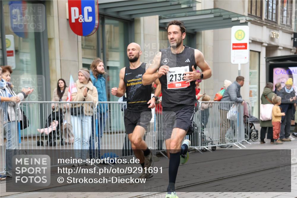 05.10.2025 - 20. swb-Marathon Bremen Strokosch-Dieckow http://msf.ph/oto/9291691 05.10.2025 12:39:58 Ziel 4, 1714, 2138, 4, 1714, 2138 meine-sportfotos.de