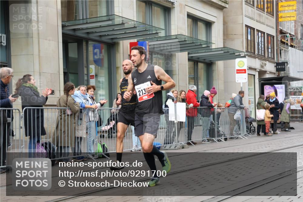 05.10.2025 - 20. swb-Marathon Bremen Strokosch-Dieckow http://msf.ph/oto/9291700 05.10.2025 12:39:58 Ziel 4, 1714, 2138, 4, 1714, 2138 meine-sportfotos.de