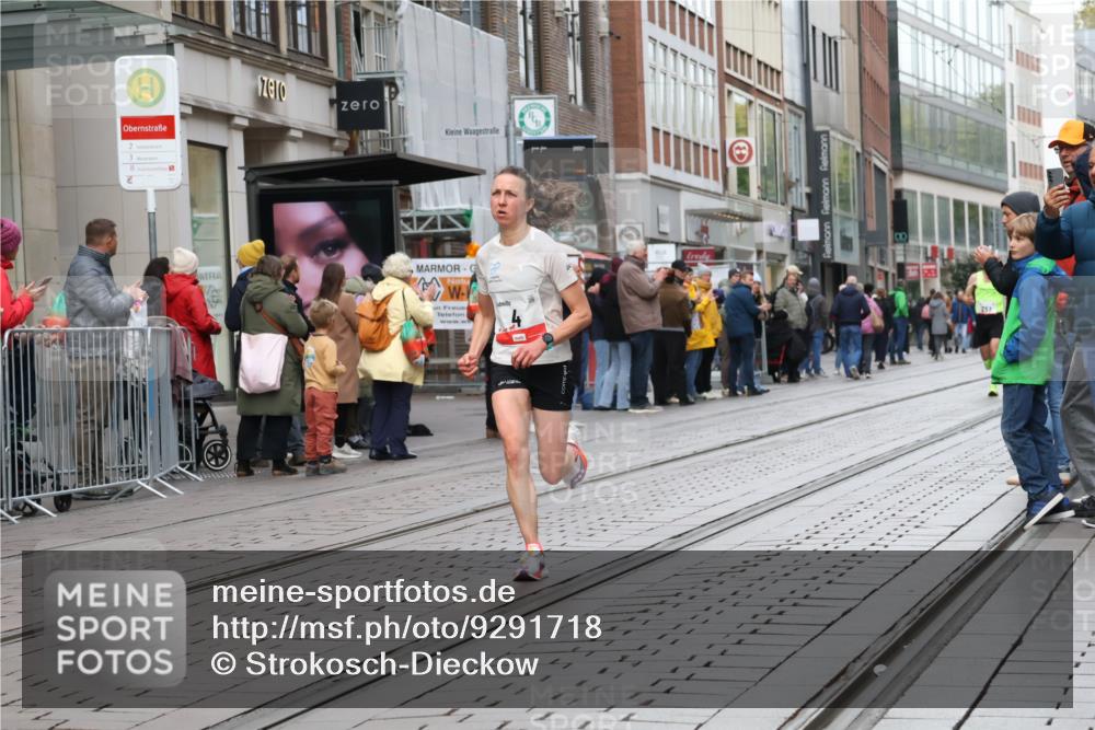 05.10.2025 - 20. swb-Marathon Bremen Strokosch-Dieckow http://msf.ph/oto/9291718 05.10.2025 12:40:13 Ziel 4, 351, 4, 351 meine-sportfotos.de