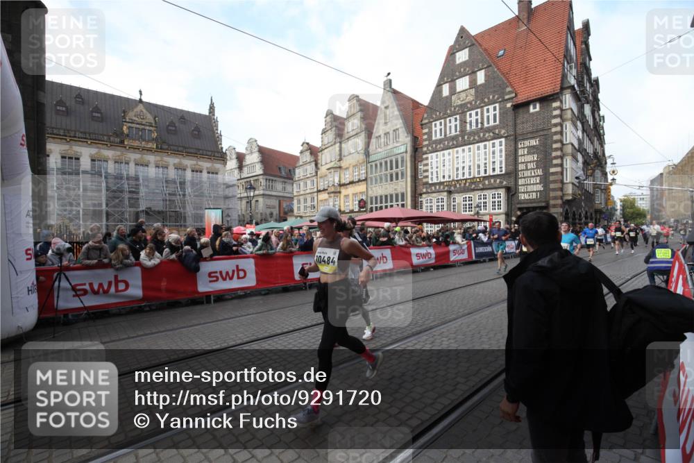 05.10.2025 - 20. swb-Marathon Bremen Yannick Fuchs http://msf.ph/oto/9291720 05.10.2025 10:54:03 Ziel 9313, 9548, 9835, 10075, 10163, 10484, 10785, 11152, 11339, 11593 meine-sportfotos.de