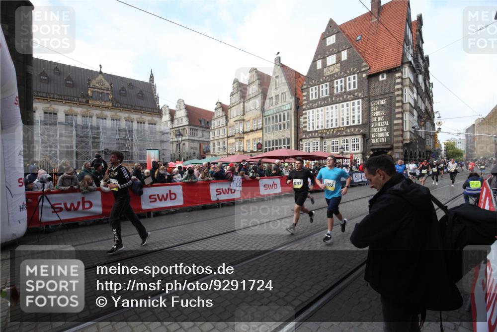 05.10.2025 - 20. swb-Marathon Bremen Yannick Fuchs http://msf.ph/oto/9291724 05.10.2025 10:54:04 Ziel 9313, 9520, 9548, 9807, 9835, 10075, 10163, 10785, 11152, 11339, 11593 meine-sportfotos.de