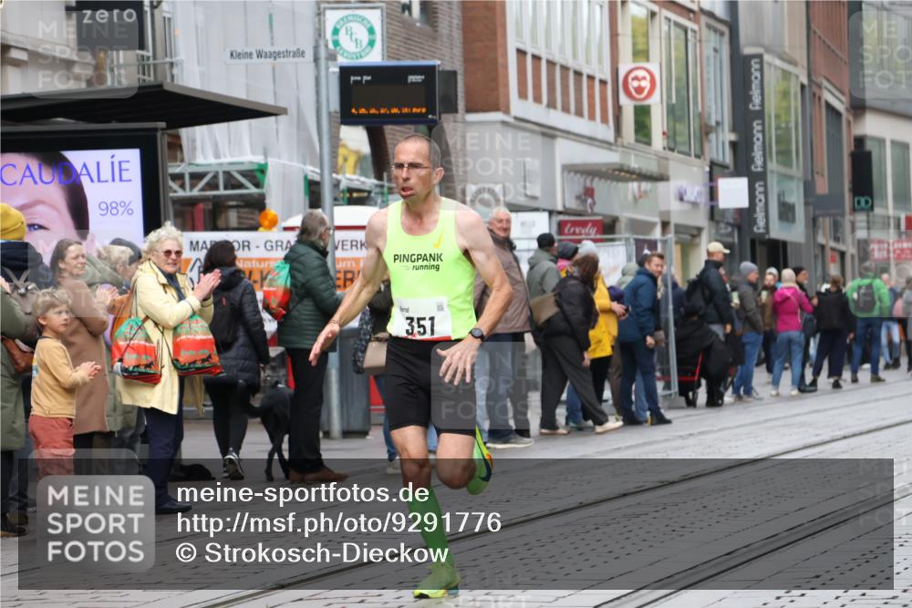 05.10.2025 - 20. swb-Marathon Bremen Strokosch-Dieckow http://msf.ph/oto/9291776 05.10.2025 12:40:19 Ziel 4, 351, 4, 351 meine-sportfotos.de