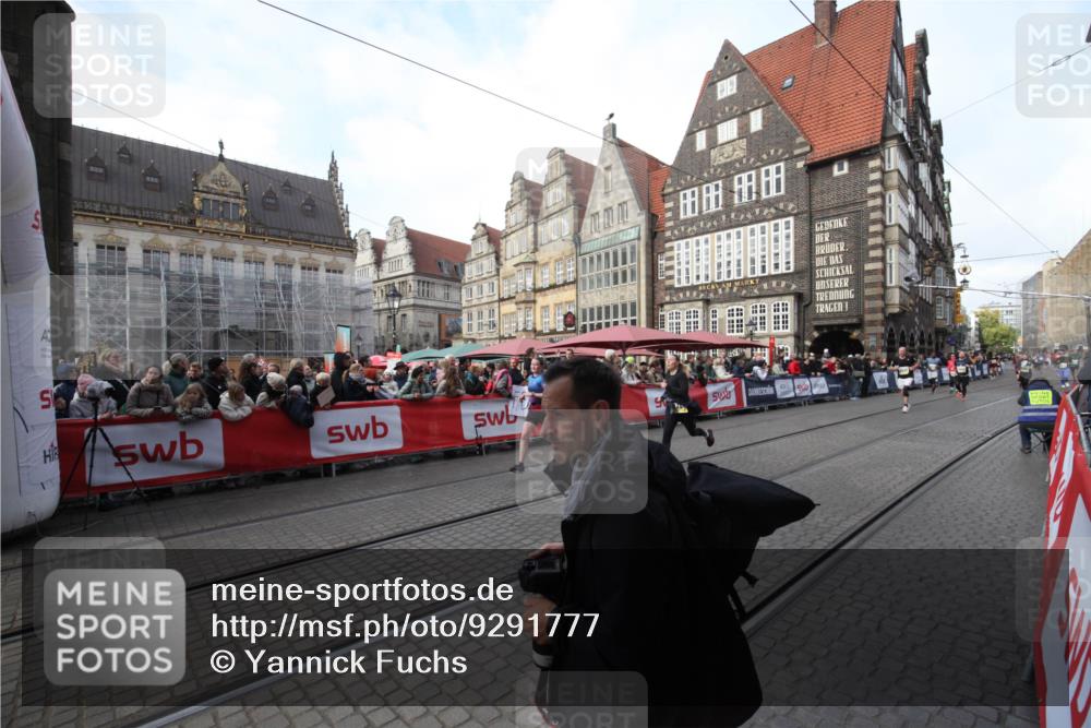 05.10.2025 - 20. swb-Marathon Bremen Yannick Fuchs http://msf.ph/oto/9291777 05.10.2025 10:54:13 Ziel 9402, 9900, 9935, 11151, 11347 meine-sportfotos.de