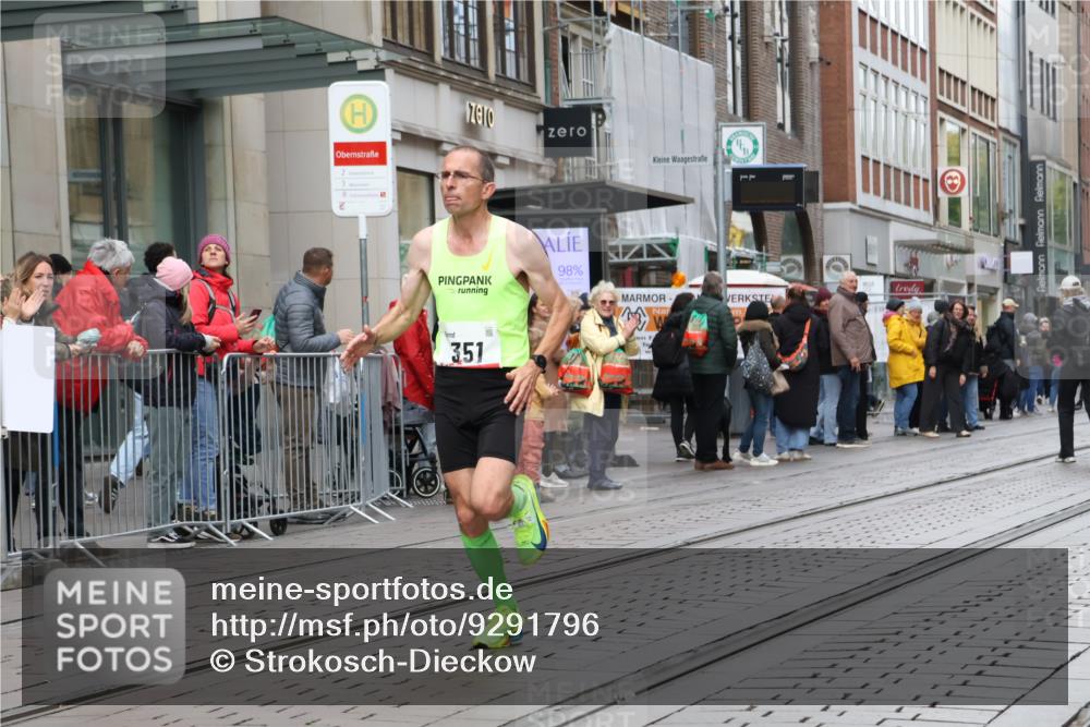 05.10.2025 - 20. swb-Marathon Bremen Strokosch-Dieckow http://msf.ph/oto/9291796 05.10.2025 12:40:20 Ziel 4, 351, 4, 351 meine-sportfotos.de