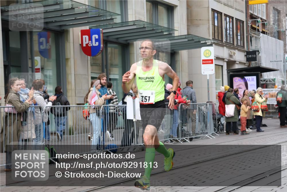 05.10.2025 - 20. swb-Marathon Bremen Strokosch-Dieckow http://msf.ph/oto/9291813 05.10.2025 12:40:21 Ziel 4, 351, 4, 351 meine-sportfotos.de