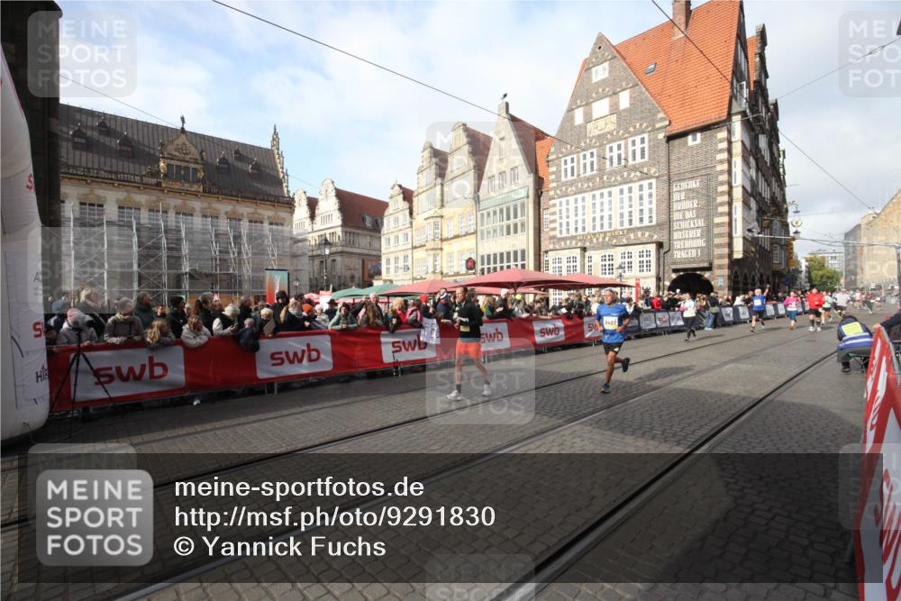 05.10.2025 - 20. swb-Marathon Bremen Yannick Fuchs http://msf.ph/oto/9291830 05.10.2025 10:54:28 Ziel 9392, 9407, 9633, 10097, 10810, 11040, 11271 meine-sportfotos.de