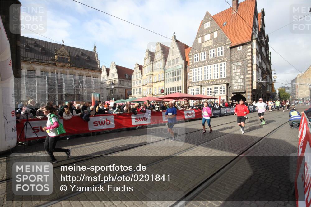 05.10.2025 - 20. swb-Marathon Bremen Yannick Fuchs http://msf.ph/oto/9291841 05.10.2025 10:54:32 Ziel 9392, 9633, 10032, 10097, 10810, 11271 meine-sportfotos.de