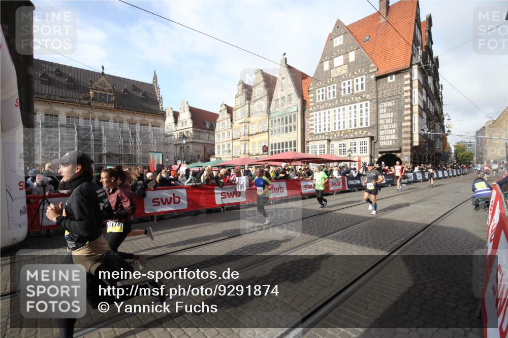 05.10.2025 - 20. swb-Marathon Bremen Yannick Fuchs http://msf.ph/oto/9291874 05.10.2025 10:54:39 Ziel 9367, 10174, 10178, 10296, 10768, 11045, 11089, 11321, 11694 meine-sportfotos.de