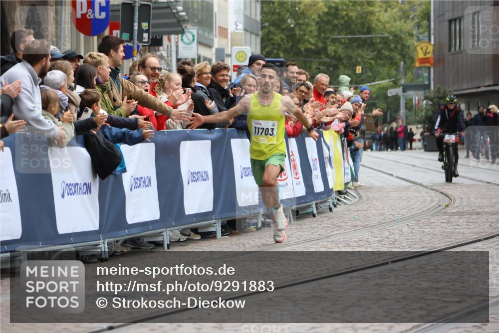 05.10.2025 - 20. swb-Marathon Bremen Strokosch-Dieckow http://msf.ph/oto/9291883 05.10.2025 12:04:34 Ziel 11703 meine-sportfotos.de