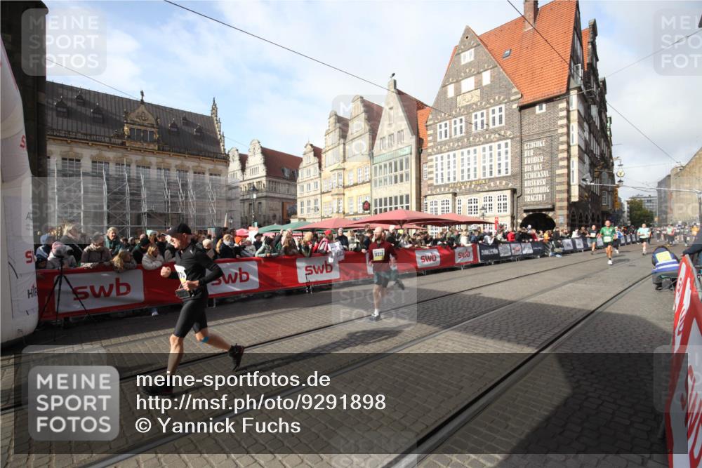 05.10.2025 - 20. swb-Marathon Bremen Yannick Fuchs http://msf.ph/oto/9291898 05.10.2025 10:54:44 Ziel 10007, 10174, 11321, 11694 meine-sportfotos.de