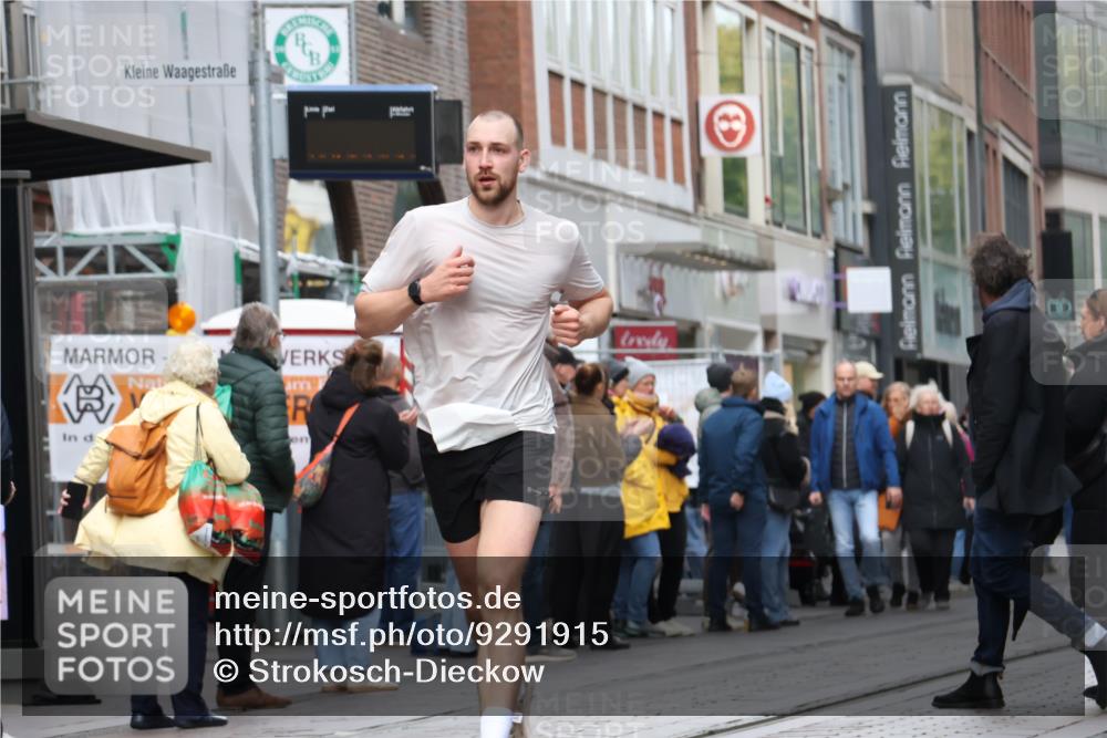 05.10.2025 - 20. swb-Marathon Bremen Strokosch-Dieckow http://msf.ph/oto/9291915 05.10.2025 12:40:54 Ziel 44, 467, 681, 691, 44, 467, 681, 691 meine-sportfotos.de