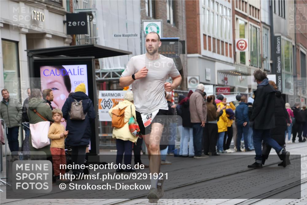 05.10.2025 - 20. swb-Marathon Bremen Strokosch-Dieckow http://msf.ph/oto/9291921 05.10.2025 12:40:55 Ziel 44, 467, 681, 691, 44, 467, 681, 691 meine-sportfotos.de