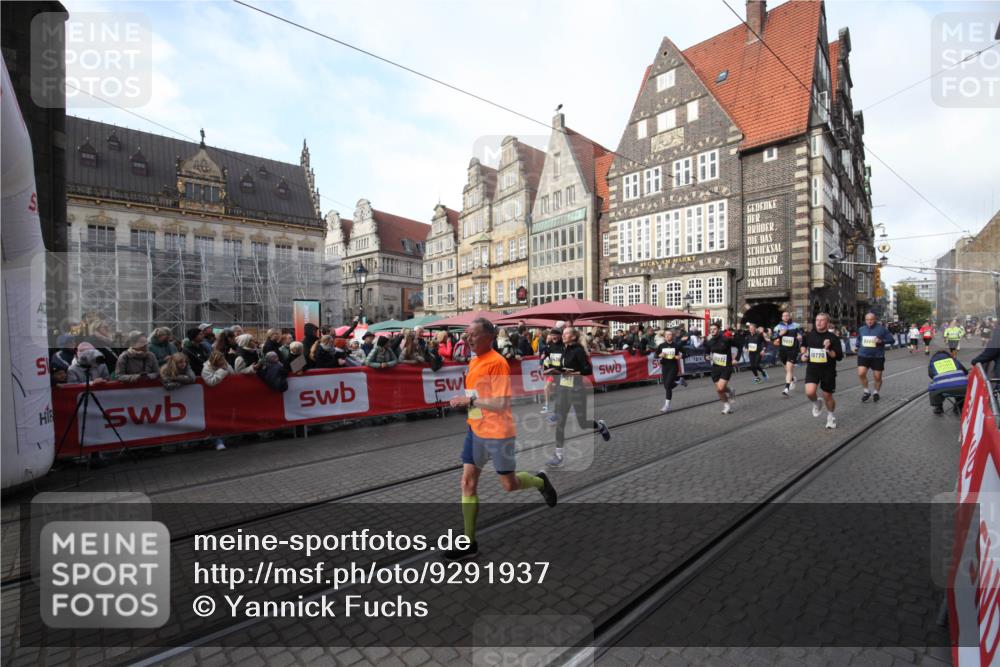 05.10.2025 - 20. swb-Marathon Bremen Yannick Fuchs http://msf.ph/oto/9291937 05.10.2025 10:54:54 Ziel 8326, 9436, 9560, 9776, 10024, 10232, 10233, 10487, 10609, 10770, 11163, 11276, 11373 meine-sportfotos.de