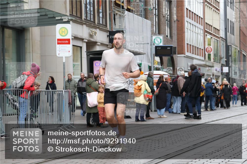 05.10.2025 - 20. swb-Marathon Bremen Strokosch-Dieckow http://msf.ph/oto/9291940 05.10.2025 12:40:56 Ziel 44, 467, 681, 691, 44, 467, 681, 691 meine-sportfotos.de