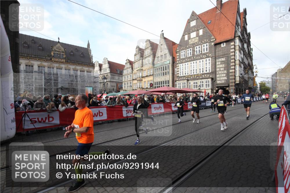 05.10.2025 - 20. swb-Marathon Bremen Yannick Fuchs http://msf.ph/oto/9291944 05.10.2025 10:54:55 Ziel 9436, 9560, 10024, 10232, 10233, 10487, 10609, 10770, 11163, 11276, 11373 meine-sportfotos.de