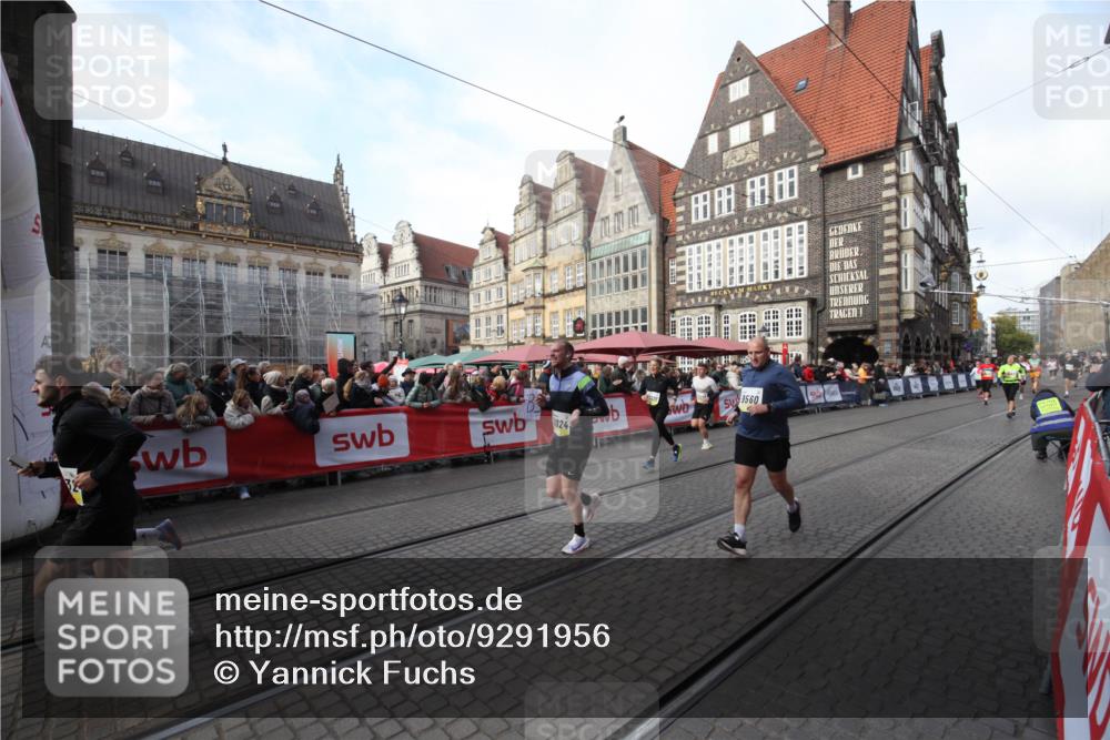 05.10.2025 - 20. swb-Marathon Bremen Yannick Fuchs http://msf.ph/oto/9291956 05.10.2025 10:54:57 Ziel 9427, 9560, 9570, 10024, 10231, 10232, 10233, 10609, 11373, 11470 meine-sportfotos.de