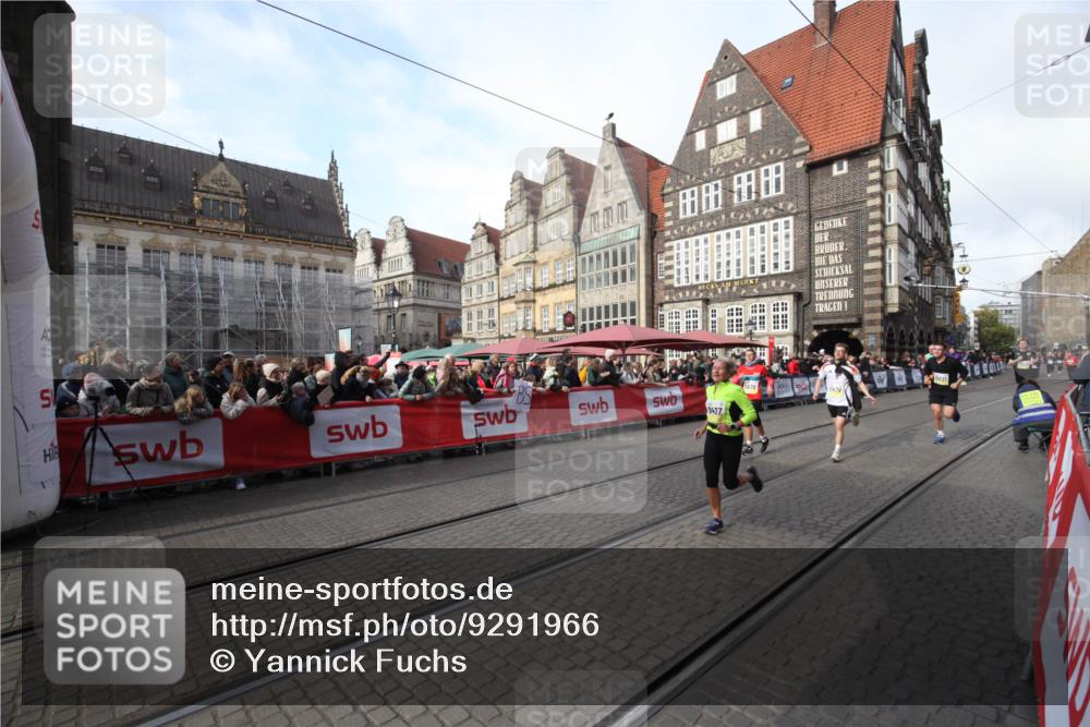 05.10.2025 - 20. swb-Marathon Bremen Yannick Fuchs http://msf.ph/oto/9291966 05.10.2025 10:55:01 Ziel 9427, 9570, 10231, 11320, 11470, 11507, 11523 meine-sportfotos.de