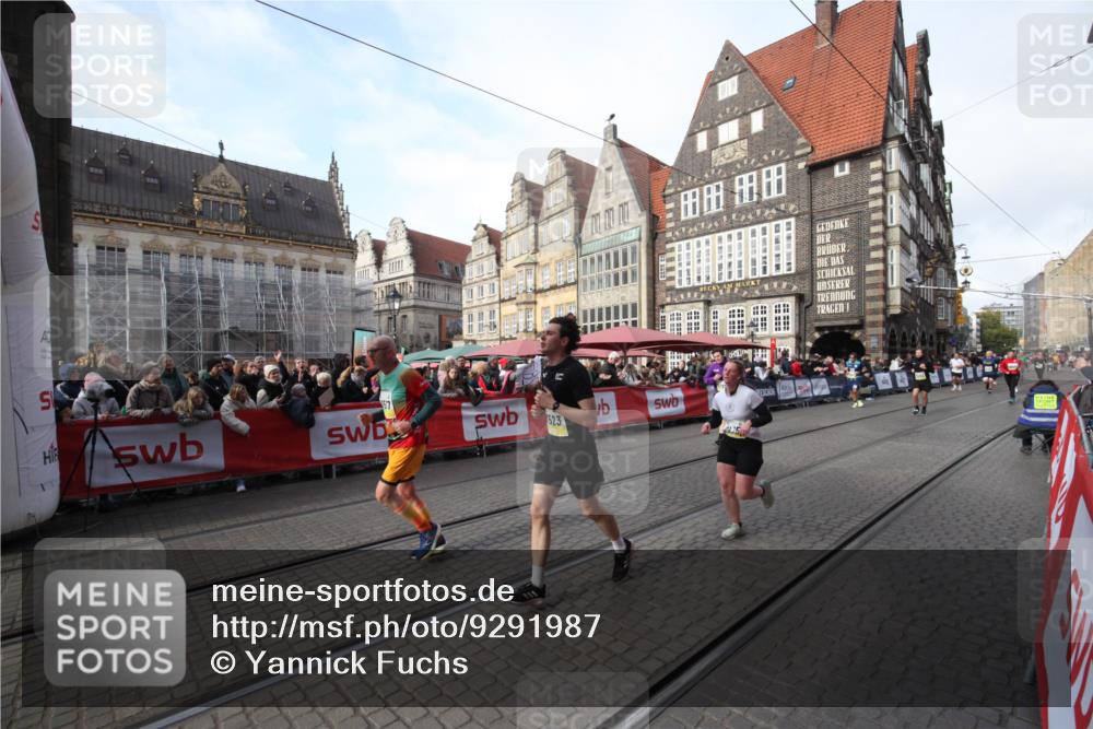 05.10.2025 - 20. swb-Marathon Bremen Yannick Fuchs http://msf.ph/oto/9291987 05.10.2025 10:55:06 Ziel 9475, 9791, 10014, 11363, 11507, 11523 meine-sportfotos.de