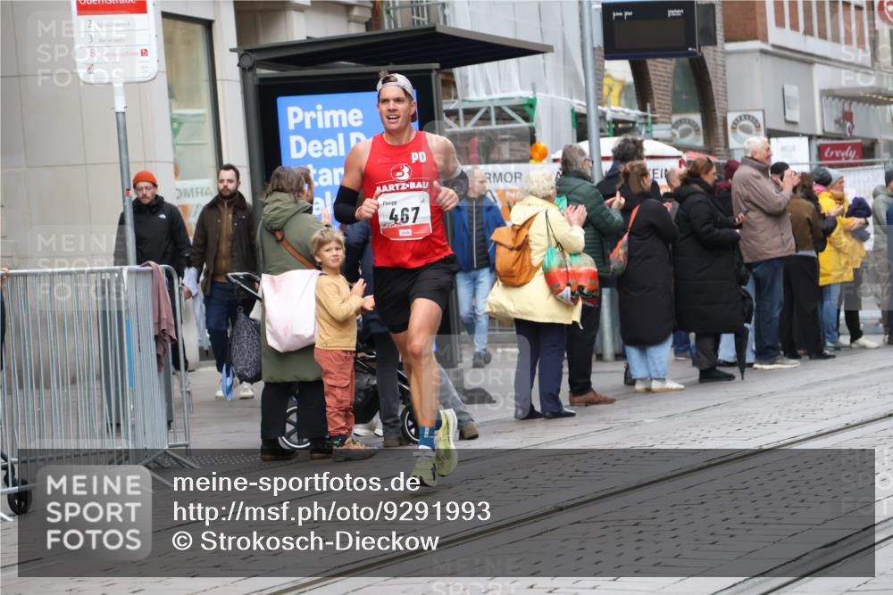 05.10.2025 - 20. swb-Marathon Bremen Strokosch-Dieckow http://msf.ph/oto/9291993 05.10.2025 12:41:03 Ziel 467, 681, 691, 467, 681, 691 meine-sportfotos.de