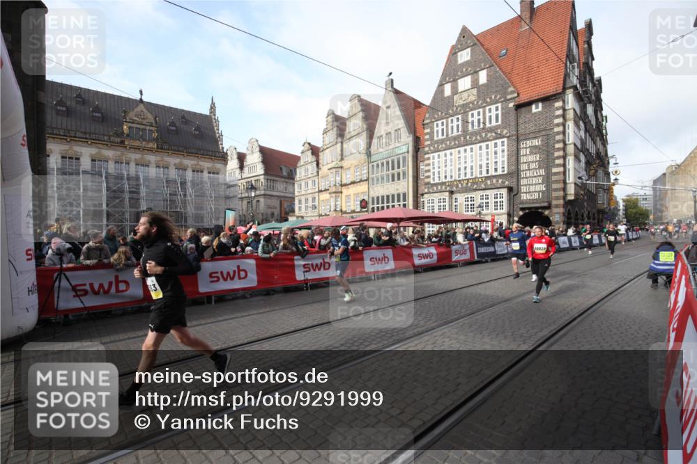05.10.2025 - 20. swb-Marathon Bremen Yannick Fuchs http://msf.ph/oto/9291999 05.10.2025 10:55:11 Ziel 10014, 10034, 10180, 10307, 10920, 11317, 11363 meine-sportfotos.de