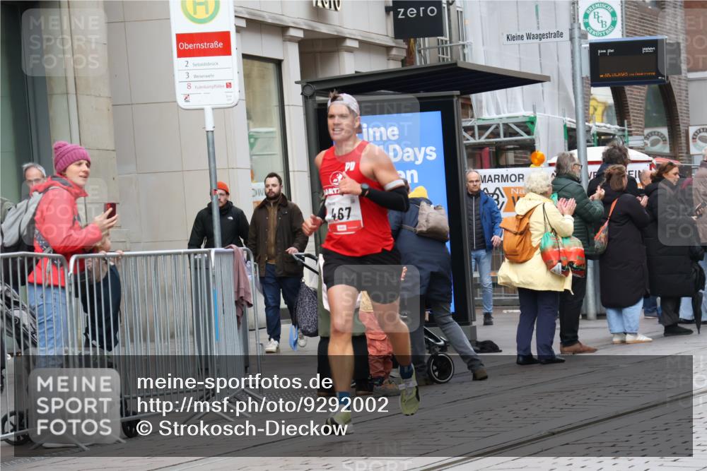 05.10.2025 - 20. swb-Marathon Bremen Strokosch-Dieckow http://msf.ph/oto/9292002 05.10.2025 12:41:04 Ziel 467, 681, 691, 467, 681, 691 meine-sportfotos.de