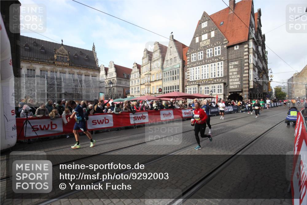 05.10.2025 - 20. swb-Marathon Bremen Yannick Fuchs http://msf.ph/oto/9292003 05.10.2025 10:55:12 Ziel 9176, 10014, 10034, 10180, 10307, 10920, 11317 meine-sportfotos.de