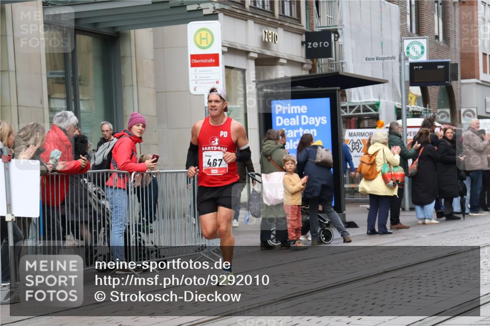 05.10.2025 - 20. swb-Marathon Bremen Strokosch-Dieckow http://msf.ph/oto/9292010 05.10.2025 12:41:04 Ziel 467, 681, 691, 467, 681, 691 meine-sportfotos.de