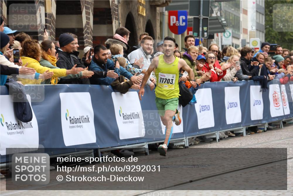05.10.2025 - 20. swb-Marathon Bremen Strokosch-Dieckow http://msf.ph/oto/9292031 05.10.2025 12:04:36 Ziel 11703 meine-sportfotos.de