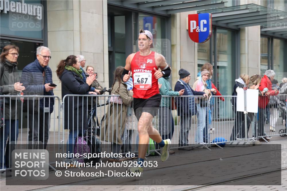 05.10.2025 - 20. swb-Marathon Bremen Strokosch-Dieckow http://msf.ph/oto/9292053 05.10.2025 12:41:06 Ziel 467, 681, 467, 681 meine-sportfotos.de