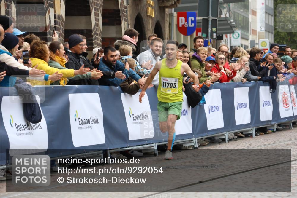 05.10.2025 - 20. swb-Marathon Bremen Strokosch-Dieckow http://msf.ph/oto/9292054 05.10.2025 12:04:36 Ziel 11703 meine-sportfotos.de