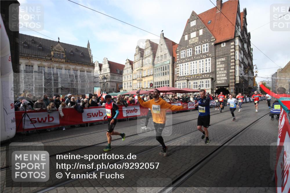 05.10.2025 - 20. swb-Marathon Bremen Yannick Fuchs http://msf.ph/oto/9292057 05.10.2025 10:55:23 Ziel 9201, 9350, 9514, 9654, 9881, 9933, 10116, 10970, 11042, 11115, 11702 meine-sportfotos.de
